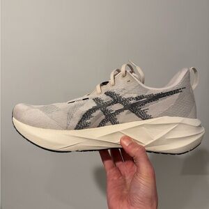 ASICS Men's Novablast 5